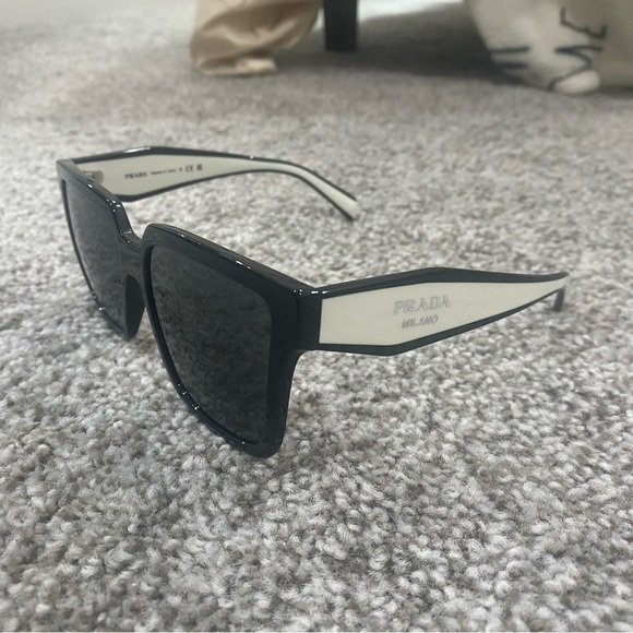 Prada sunglasses - Picture 5 of 10